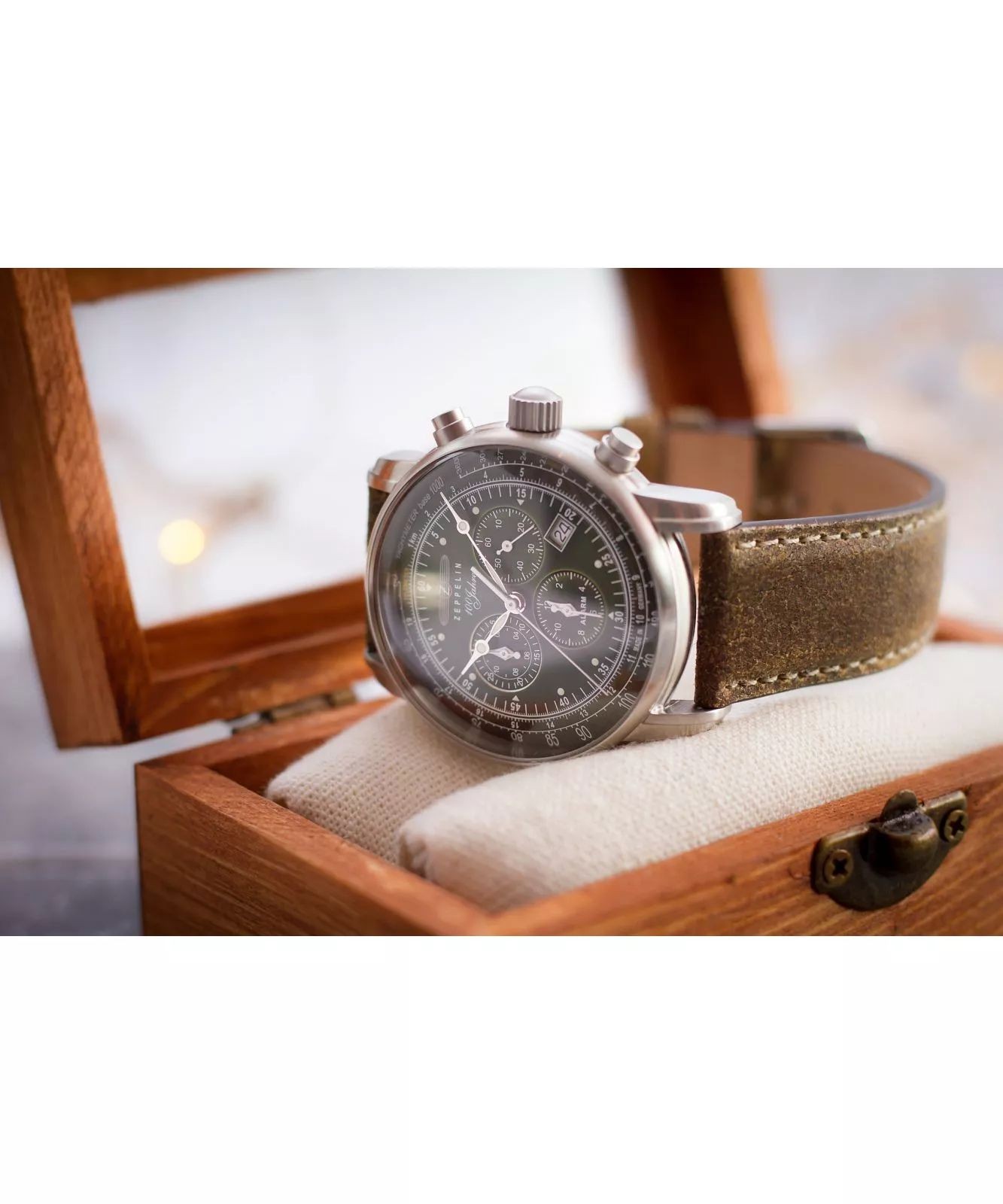 Zeppelin 8680M4 Men’s Quartz Chronograph Analogue Watch with Metal Strap, Silver
