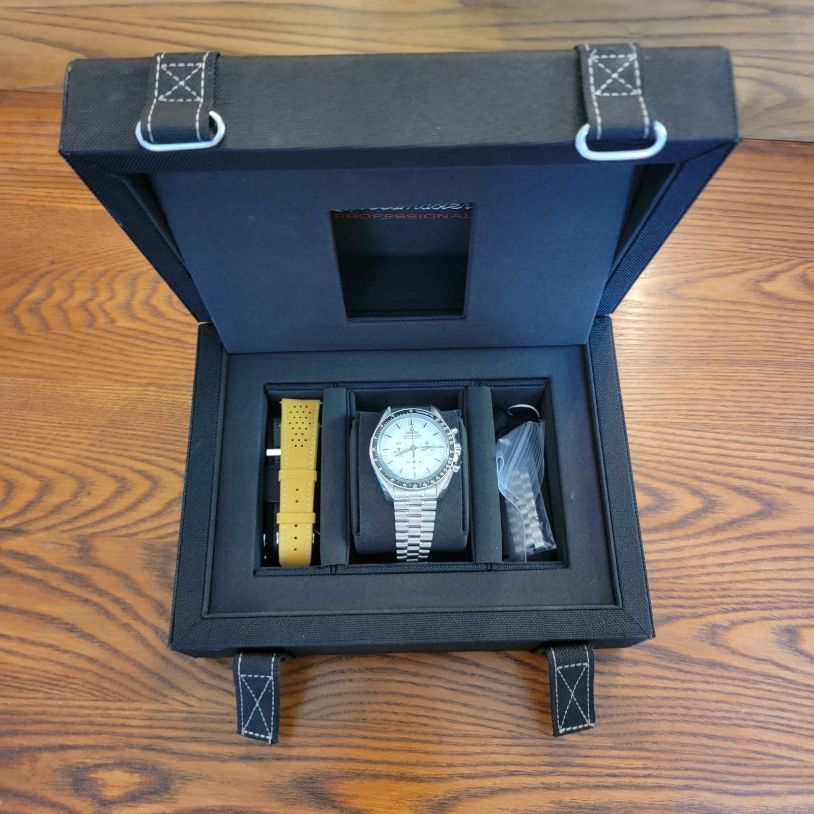 OMEGA Speedmaster Moonwatch Professional 310.30.42.50.04.001 (Box and Papers)